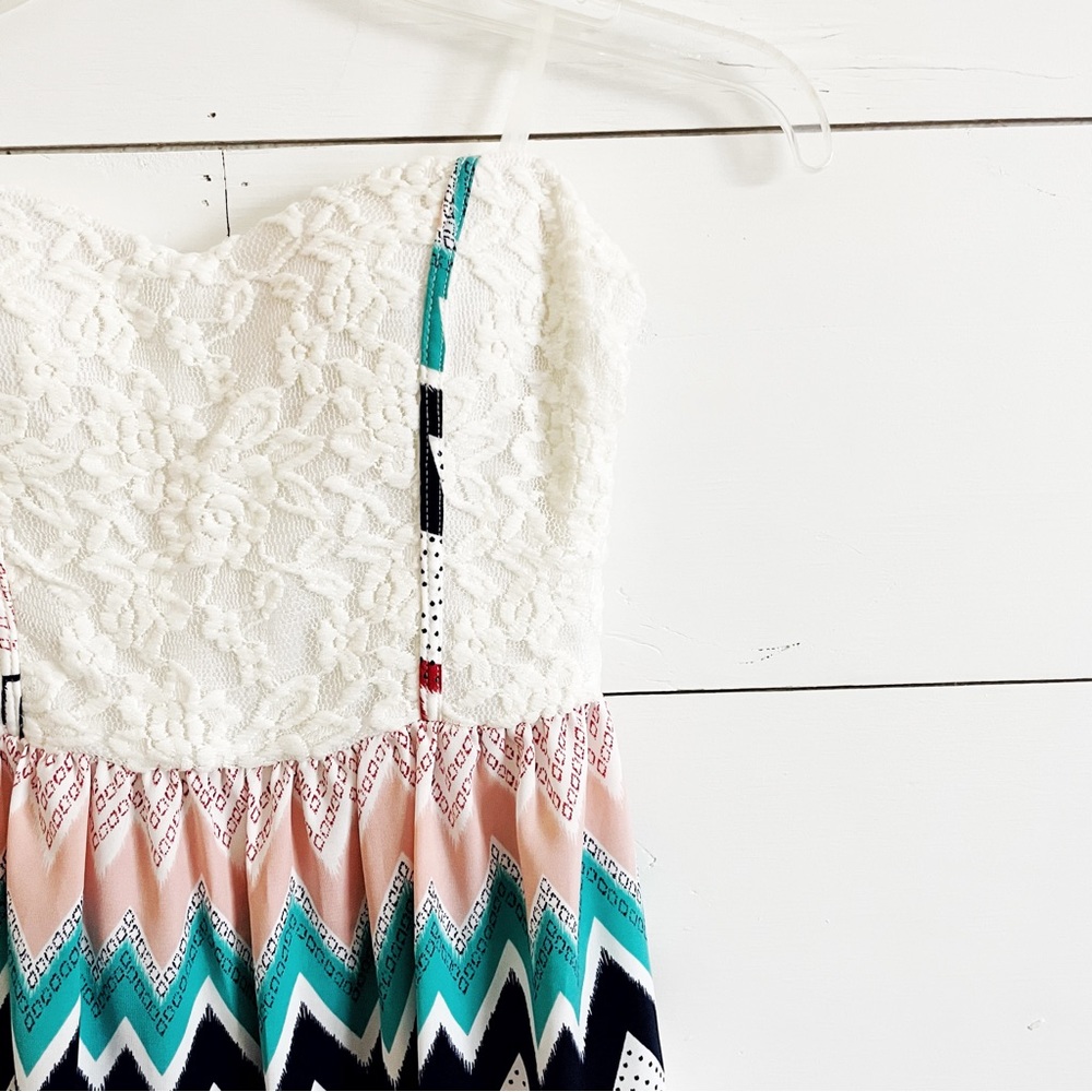 NWOT “Harmony” chevron strapless minidress